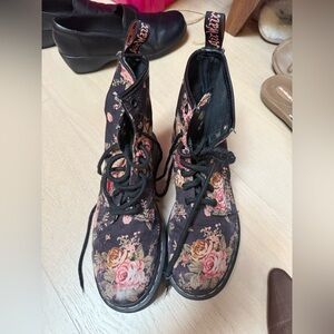 Floral Lace-Up Dr. Martins - 2000’s Y2K
